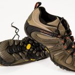 sepatu putih sneakers